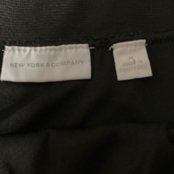 NEW YORK & CO. Women’s Black Lacy Mini Skirt, Size‎ Medium,Elastic Waist, Lined - Picture 10 of 10